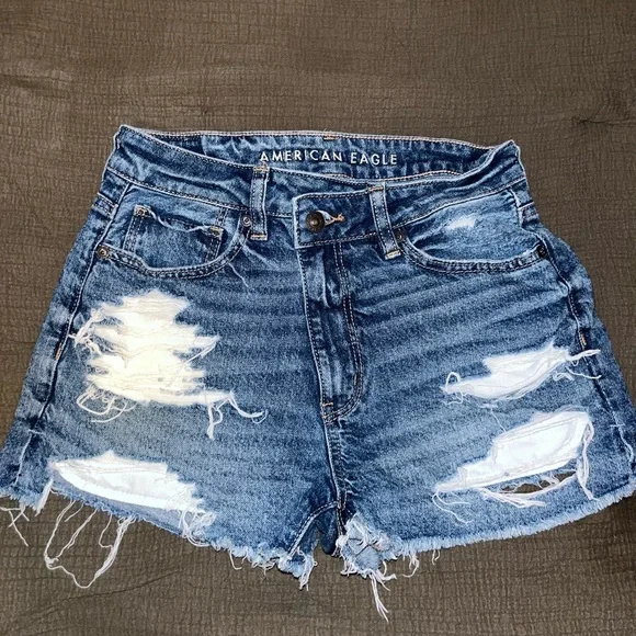 Size 2 distressed American Eagle denim shorts - Picture 1 of 3